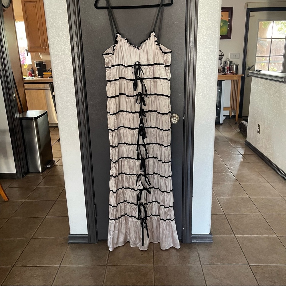 Elegant Black and White Bow Women's Dress